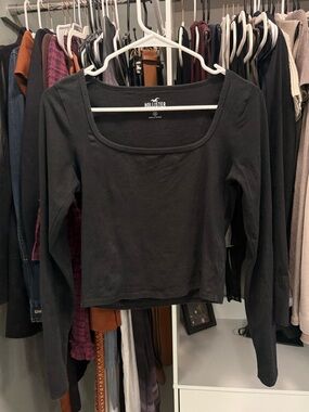 Hollister Long Sleeve Crop Top Medium